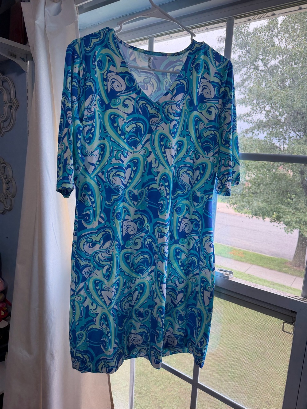 Lulu B Swirl V-Neck Women's Top